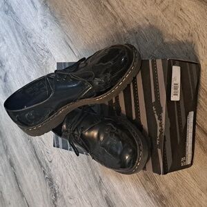 T.U.K Black Patent Flame 3 Eye Gibson Shoe. Flame Men's shoe. Size 10.